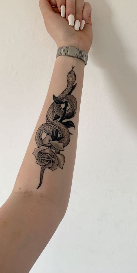 tatuajes en medio delos senos|tatus en medio de los senos